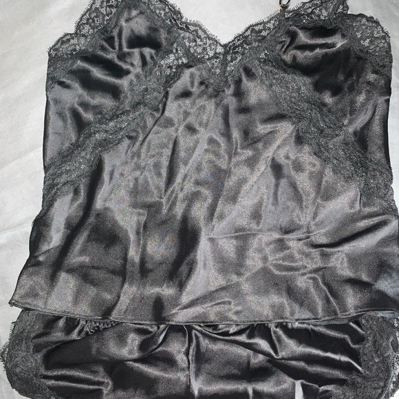 Victoria's Secret Set - Picture 3 of 3